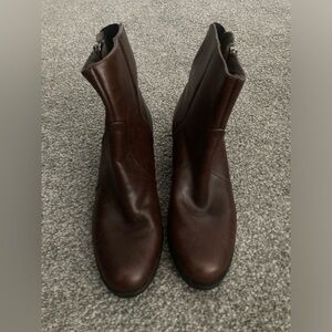 NWOB Munro Leather Booties w/ Heels Brown Size 7 Fits Narrow